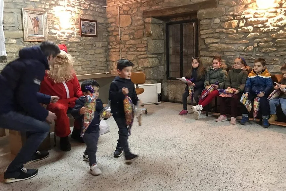 Foto 6 - Pap&aacute; Noel llena de ilusi&oacute;n Guadramiro con regalos para los ni&ntilde;os  