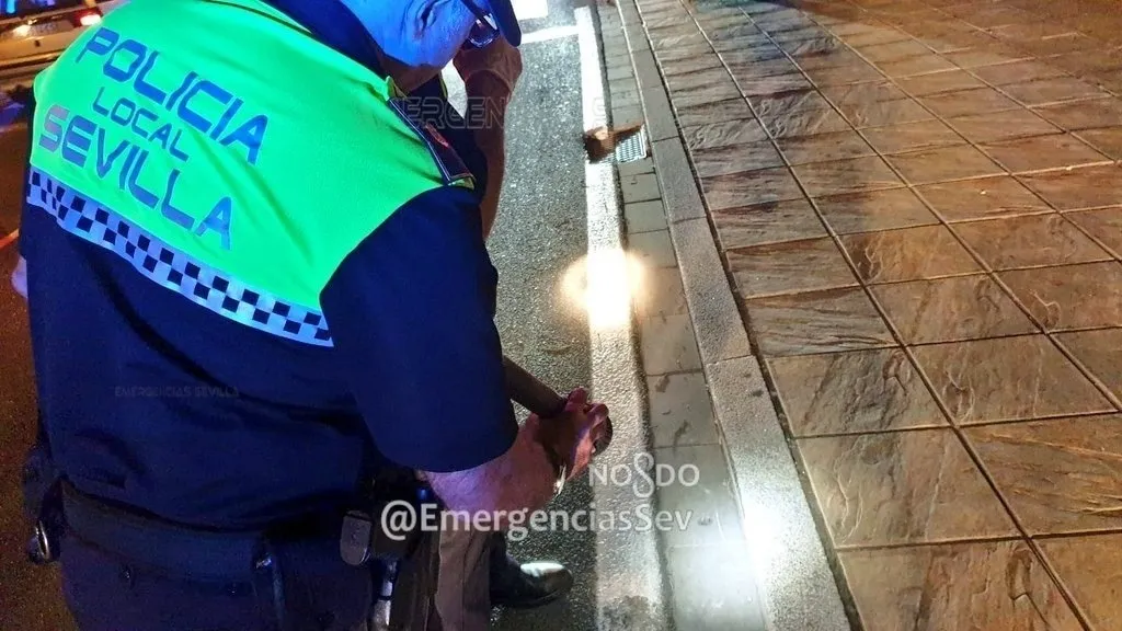 Detenido por atar a su pareja al sofá para que no saliera en Nochebuena