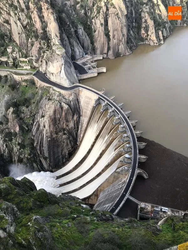 Las lluvias de Elsa y Fabien obligan a abrir las compuertas de Aldeadávila y Saucelle  