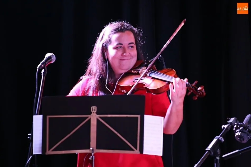 Foto 8 - Ra&uacute;l de Dios defiende en Villoria la m&uacute;sica tradicional ante un p&uacute;blico entregado