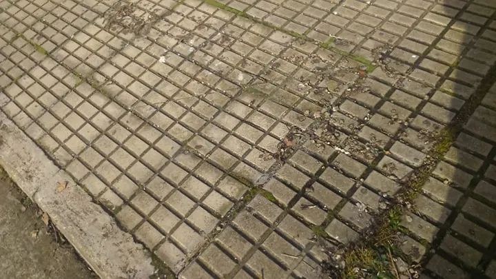 Los vecinos del Regato Cachón siguen esperando la limpieza de los restos de la crecida  