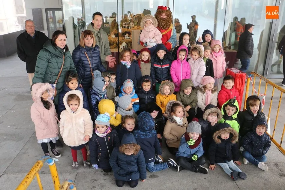 Los socios de la Ludoteca Municipal no quisieron perder la oportunidad de entregar sus cartas