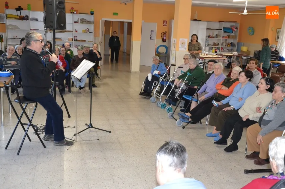 Lauren Risueño lidera la fiesta anual de cumpleaños de la Residencia Mixta  