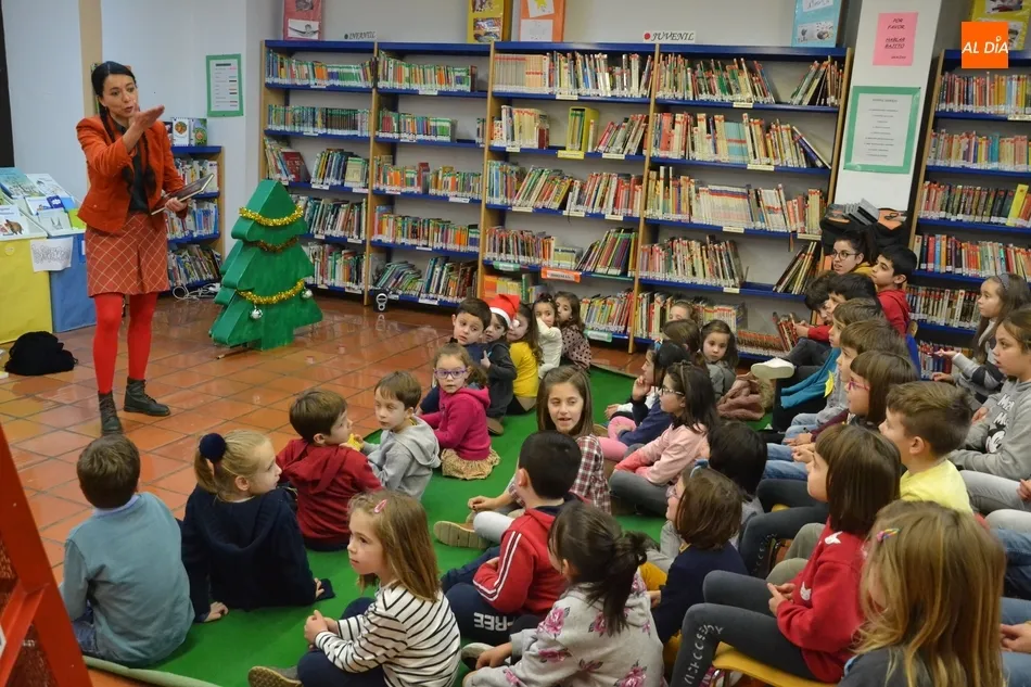 La historia de ‘El Árbol de Navidad’ de Estrella R clausura las Navidades en la Biblio  