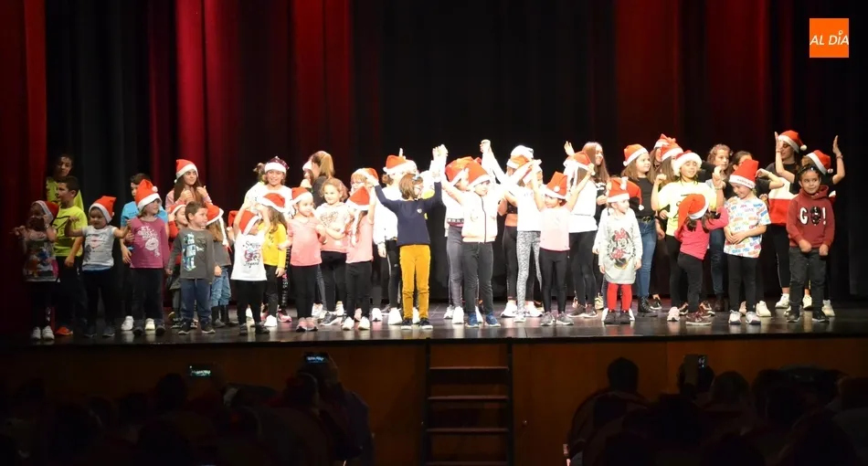 Foto 9 - La gala ben&eacute;fica a favor de AERSCYL supera los 1.000&euro; de recaudaci&oacute;n  