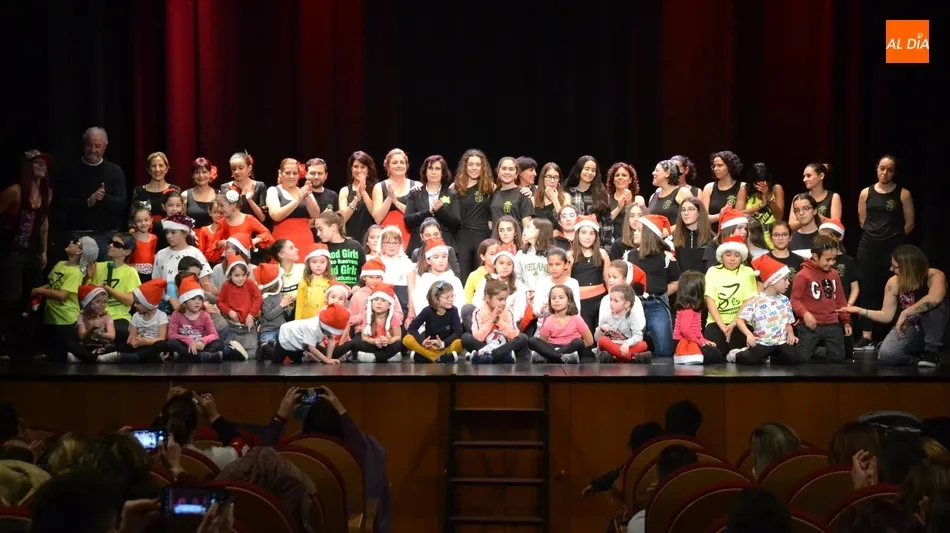 Foto 6 - La gala ben&eacute;fica a favor de AERSCYL supera los 1.000&euro; de recaudaci&oacute;n  