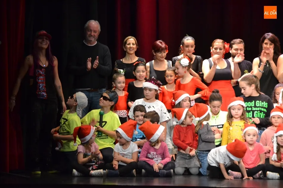 Foto 5 - La gala ben&eacute;fica a favor de AERSCYL supera los 1.000&euro; de recaudaci&oacute;n  