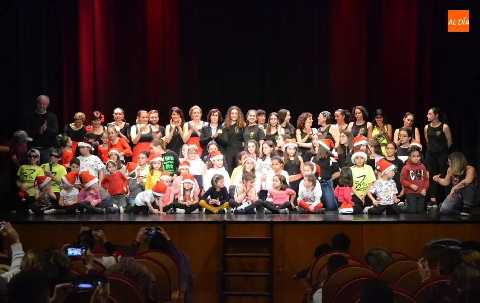 Foto 7 - La gala ben&eacute;fica a favor de AERSCYL supera los 1.000&euro; de recaudaci&oacute;n  