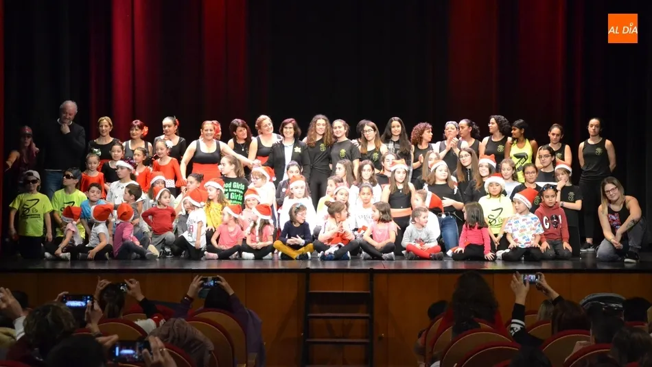 Foto 2 - La gala ben&eacute;fica a favor de AERSCYL supera los 1.000&euro; de recaudaci&oacute;n  