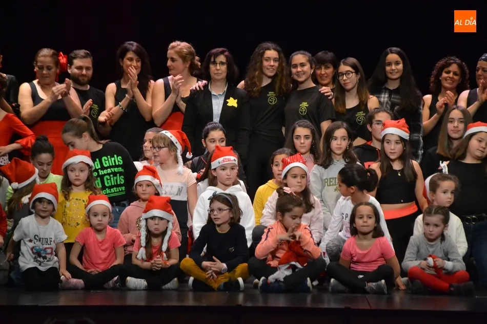 Foto 4 - La gala ben&eacute;fica a favor de AERSCYL supera los 1.000&euro; de recaudaci&oacute;n  
