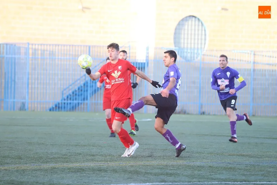 Foto 10 - El Santa Marta no puede doblegar al colista en el San Casto (0-0)