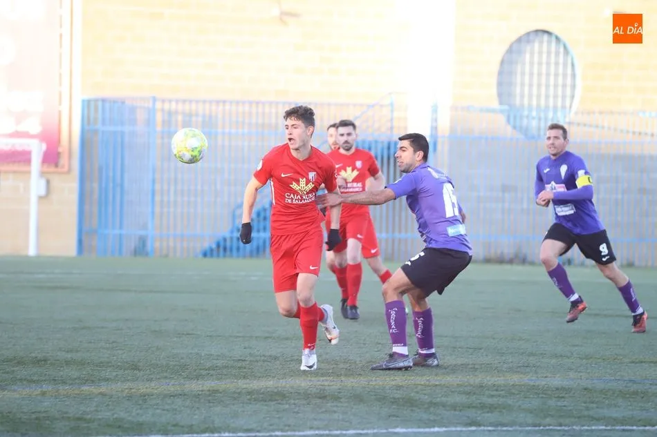 Foto 8 - El Santa Marta no puede doblegar al colista en el San Casto (0-0)