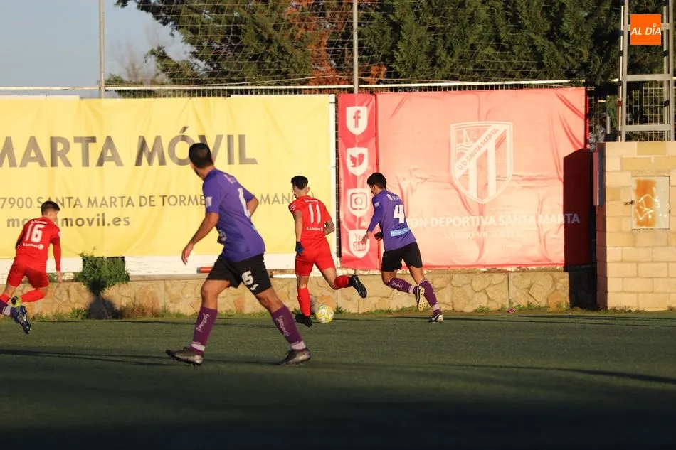 Foto 7 - El Santa Marta no puede doblegar al colista en el San Casto (0-0)
