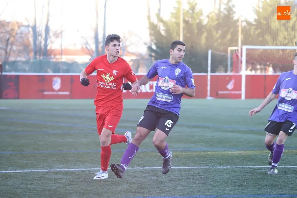 Foto 6 - El Santa Marta no puede doblegar al colista en el San Casto (0-0)
