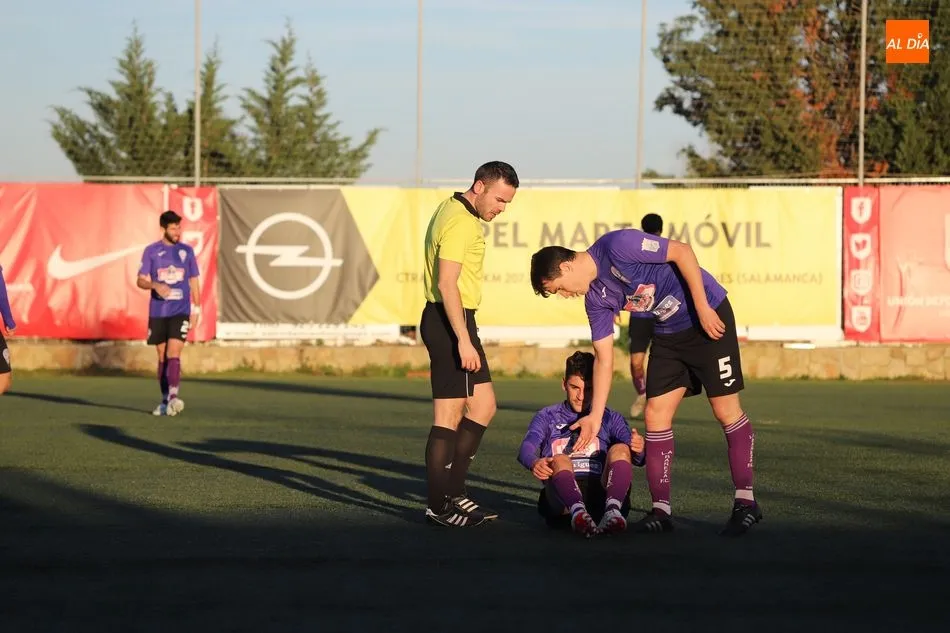 Foto 3 - El Santa Marta no puede doblegar al colista en el San Casto (0-0)