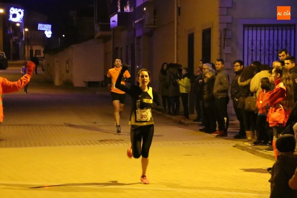 Foto 10 - H&eacute;ctor S&aacute;nchez y Mar&iacute;a Pierna se proclaman vencedores absolutos en la San Silvestre de Lumbrales ...