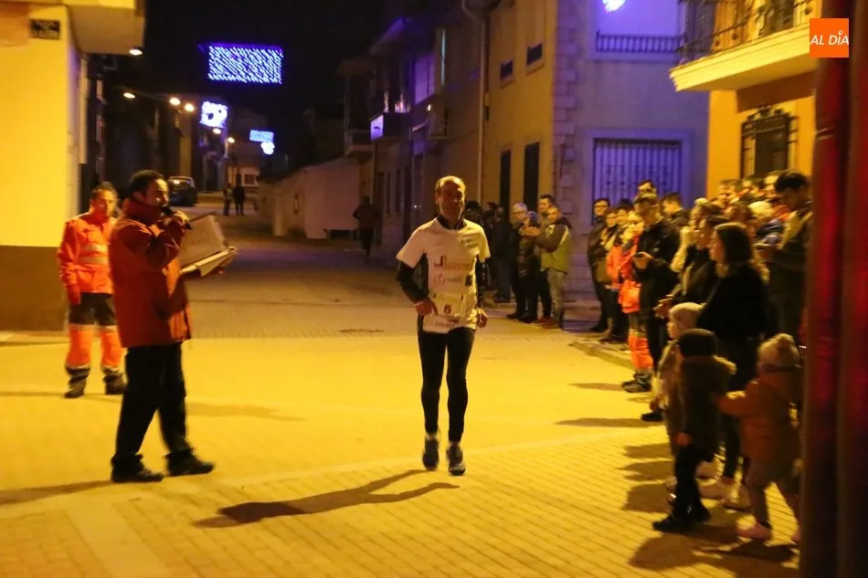 Foto 9 - H&eacute;ctor S&aacute;nchez y Mar&iacute;a Pierna se proclaman vencedores absolutos en la San Silvestre de Lumbrales ...