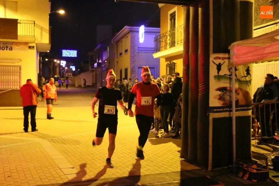 Foto 8 - H&eacute;ctor S&aacute;nchez y Mar&iacute;a Pierna se proclaman vencedores absolutos en la San Silvestre de Lumbrales ...