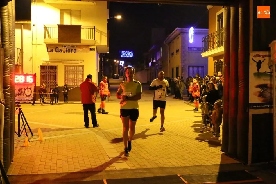 Foto 7 - H&eacute;ctor S&aacute;nchez y Mar&iacute;a Pierna se proclaman vencedores absolutos en la San Silvestre de Lumbrales ...