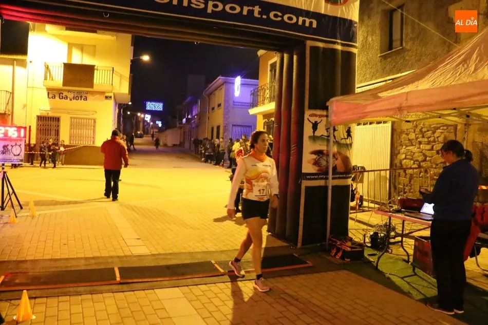 Foto 6 - H&eacute;ctor S&aacute;nchez y Mar&iacute;a Pierna se proclaman vencedores absolutos en la San Silvestre de Lumbrales ...