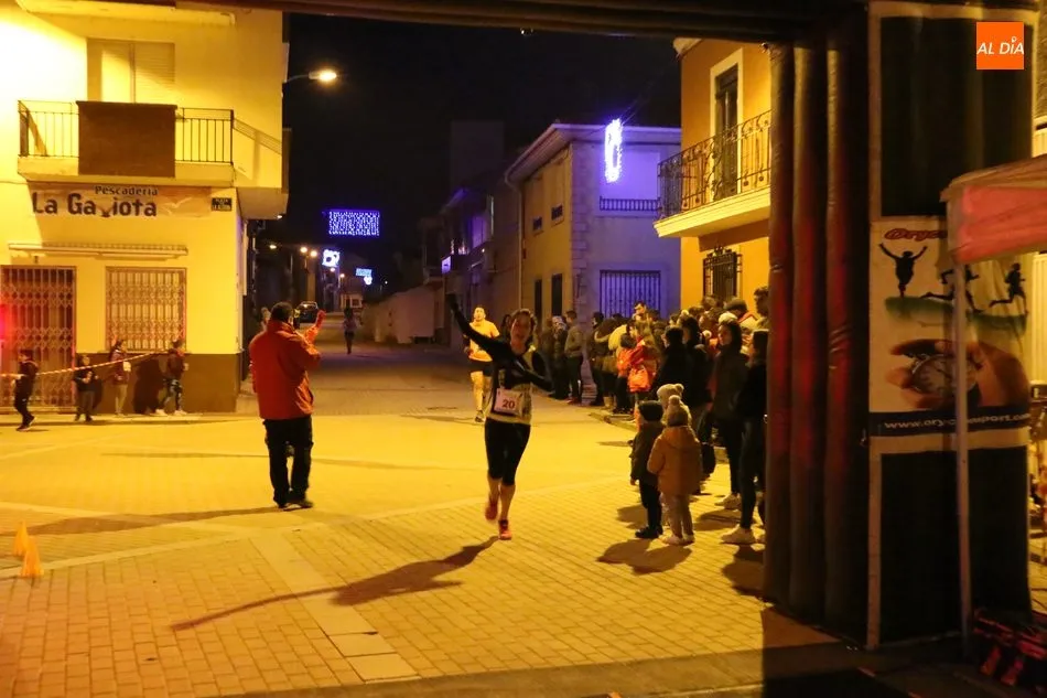 Foto 5 - H&eacute;ctor S&aacute;nchez y Mar&iacute;a Pierna se proclaman vencedores absolutos en la San Silvestre de Lumbrales ...