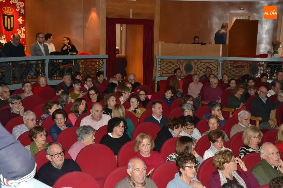 Foto 7 - Novedosa velada conjunta en el Teatro de la Coral D&aacute;maso Ledesma y la Banda de M&uacute;sica  