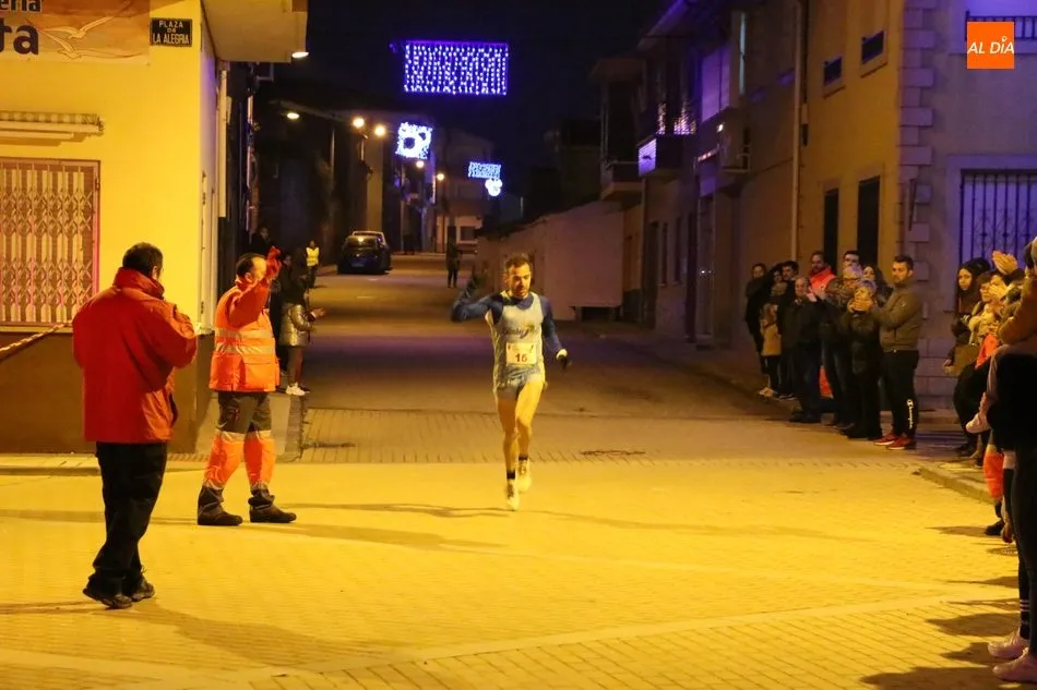 Foto 5 - H&eacute;ctor S&aacute;nchez Casado se adjudica la San Silvestre de Lumbrales  