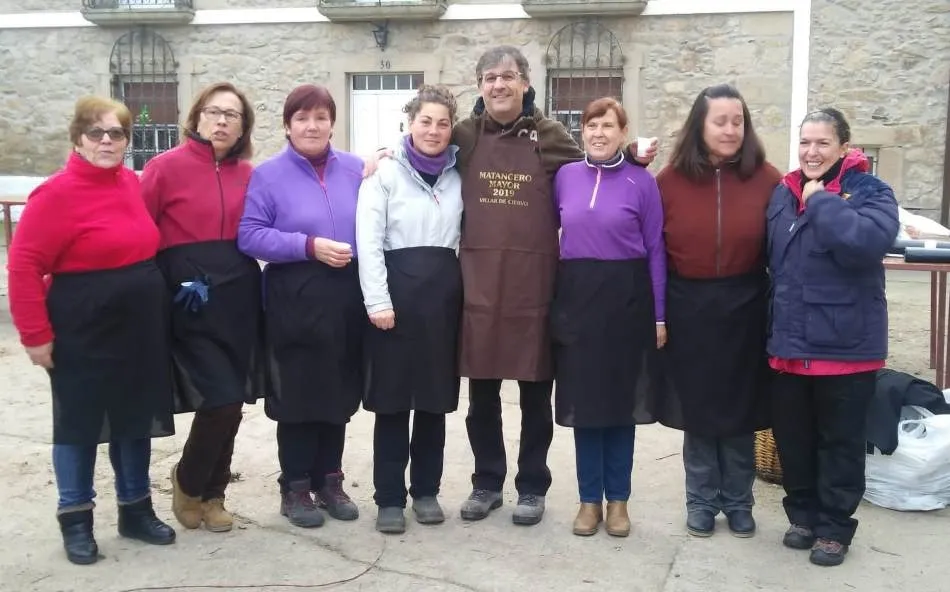 Villar de Ciervo disfruta por primera vez de una matanza popular  