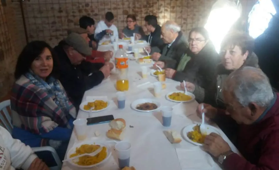 Foto 7 - Personas de todas las edades participan un a&ntilde;o m&aacute;s en la matanza popular de Sancti-Sp&iacute;ritus  