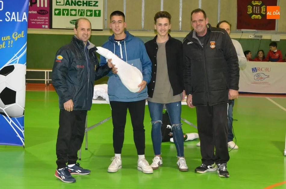 Foto 10 - Los representantes del III Columnas y Esalza se coronan como los &uacute;ltimos campeones grupales de...