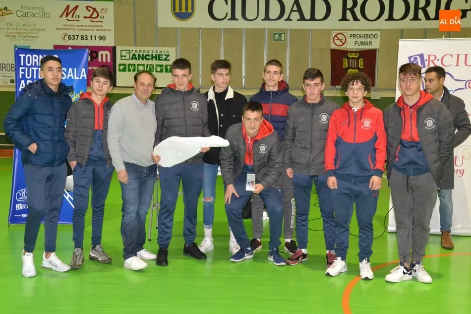Foto 11 - Los representantes del III Columnas y Esalza se coronan como los &uacute;ltimos campeones grupales de...