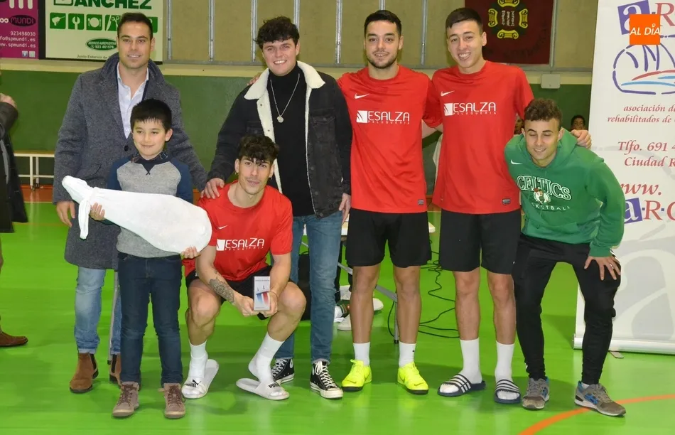 Foto 5 - Los representantes del III Columnas y Esalza se coronan como los &uacute;ltimos campeones grupales de...