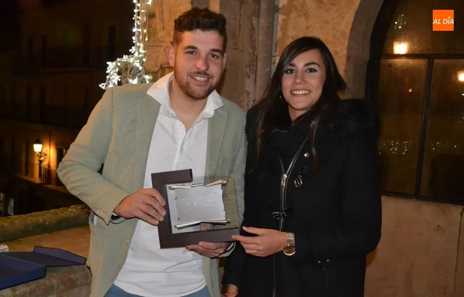 Foto 5 - Ciudad Rodrigo toma por anticipado 12 gominolas al ritmo de unas Campanadas a viva voz  