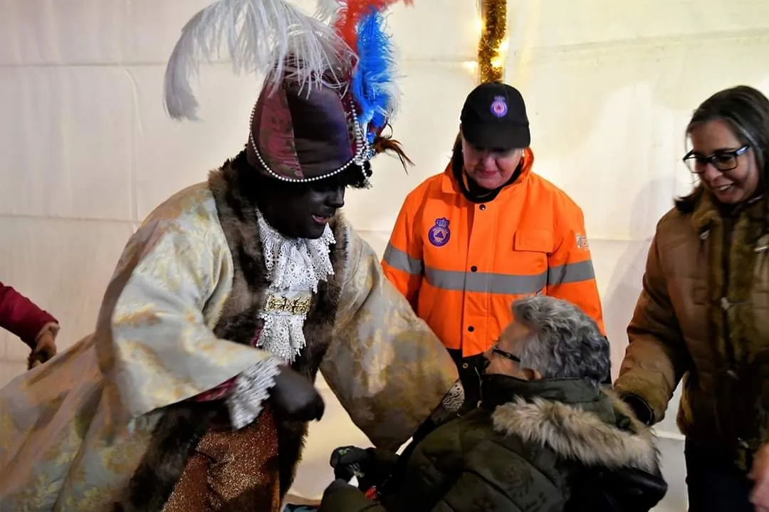 Foto 3 - Las muestras de solidaridad inundan el Festival Ben&eacute;fico &lsquo;Ning&uacute;n Ni&ntilde;o Sin Juguete&rsquo;