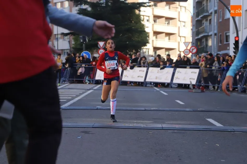 Foto 2 - Daniel L&oacute;pez y Julia Pe&ntilde;a vencen en la modalidad sub-16 de la San Silvestre Salmantina  