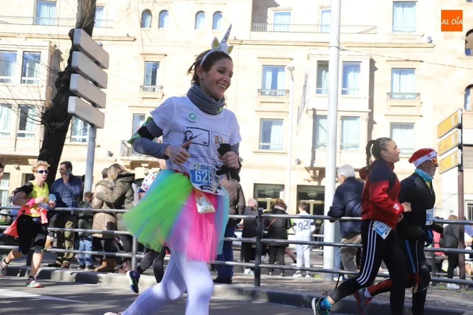 Foto 9 - Los disfraces ponen la guinda a una San Silvestre para el recuerdo
