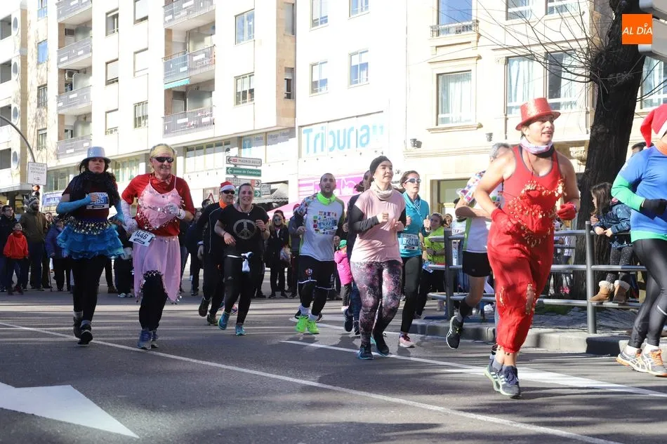 Foto 6 - Los disfraces ponen la guinda a una San Silvestre para el recuerdo