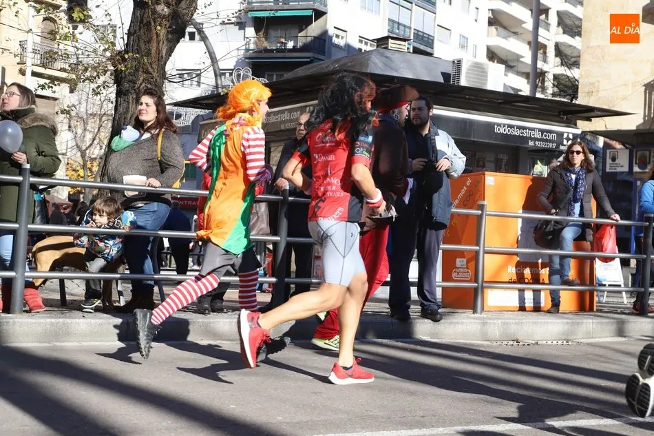 Foto 3 - Los disfraces ponen la guinda a una San Silvestre para el recuerdo