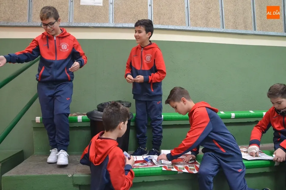 Foto 8 - El III Columnas regresa un lustro despu&eacute;s a los &aacute;lbums de cromos  
