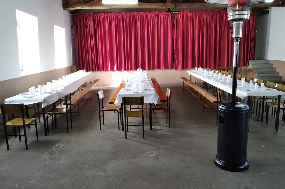 Foto 9 - Los vecinos de Peralejos de Abajo viven la Navidad con una suculenta parrillada  