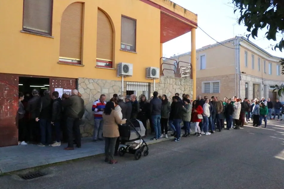 Foto 7 - Aldead&aacute;vila derrocha solidaridad a favor de la asociaci&oacute;n de ELACyL con 2.535 euros recaudados  