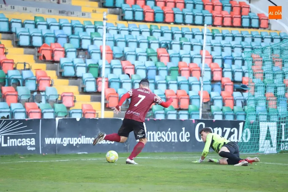 Foto 9 - El Salamanca UDS golea al Ribert en un competido amistoso (6-0)