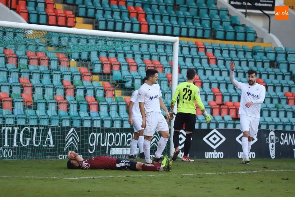Foto 6 - El Salamanca UDS golea al Ribert en un competido amistoso (6-0)