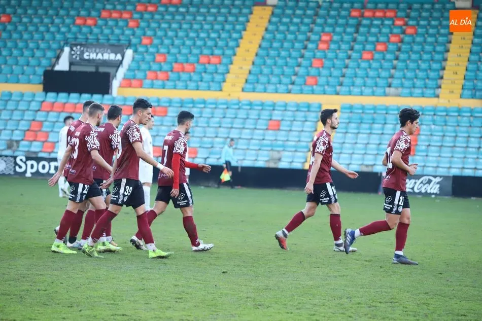 Foto 4 - El Salamanca UDS golea al Ribert en un competido amistoso (6-0)