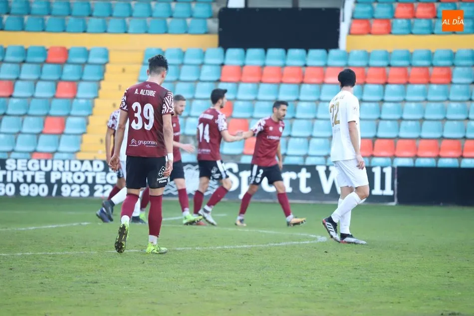 Foto 2 - El Salamanca UDS golea al Ribert en un competido amistoso (6-0)