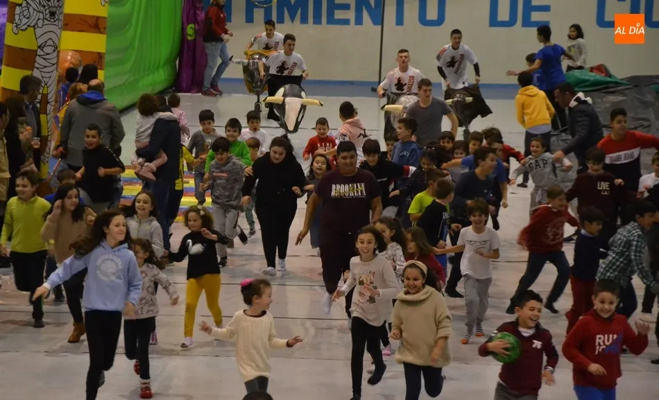 Navilandia vive un abarrotado encierro de carretones  