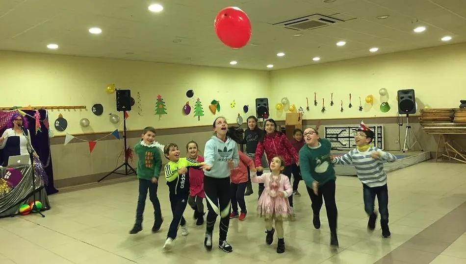 Los niños ser lo pasaron a lo grande un año más en la Nochevieja infantil de Villarino