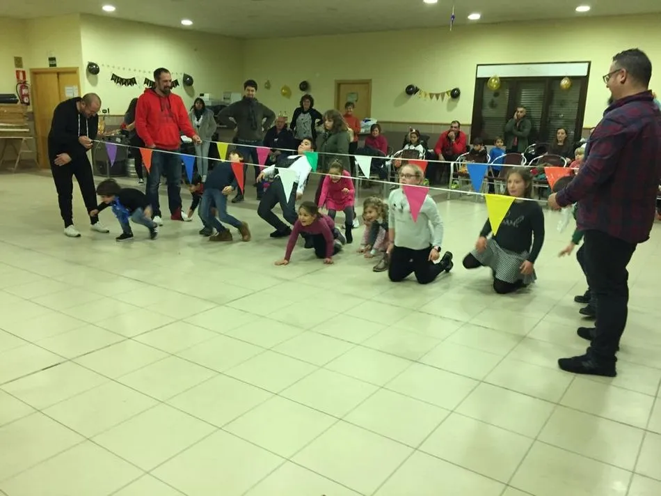 Foto 8 - Los m&aacute;s peque&ntilde;os de Villarino se adelantan a la celebraci&oacute;n de la Nochevieja  
