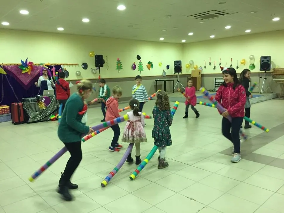 Foto 7 - Los m&aacute;s peque&ntilde;os de Villarino se adelantan a la celebraci&oacute;n de la Nochevieja  