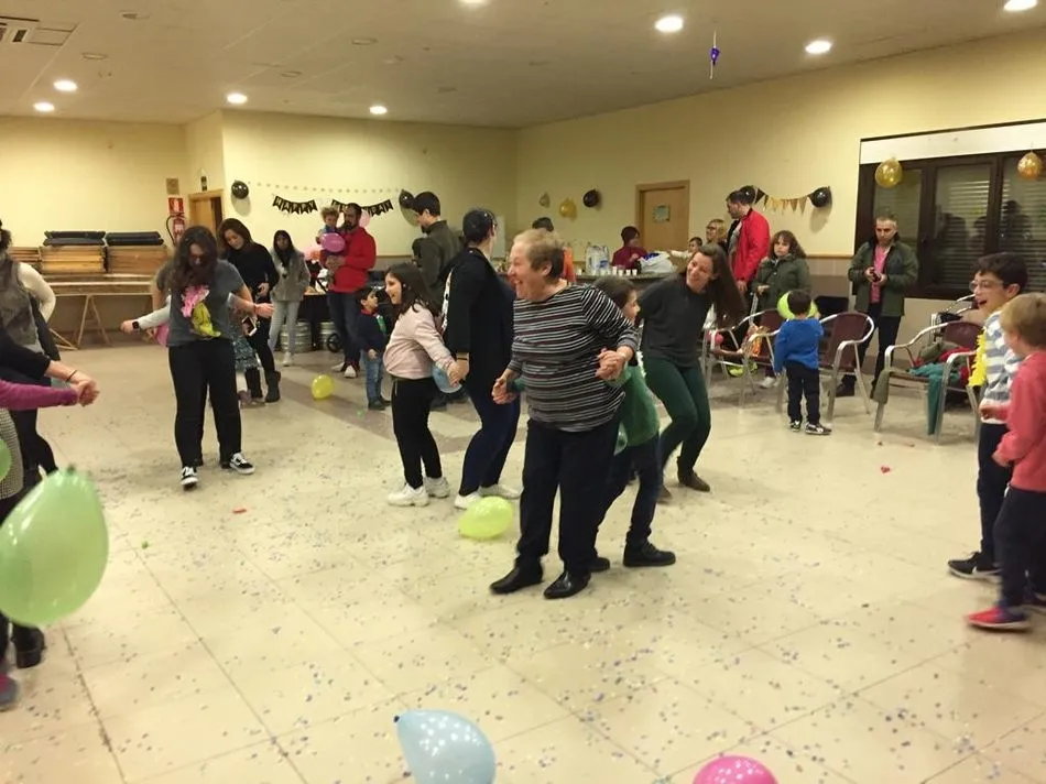 Foto 4 - Los m&aacute;s peque&ntilde;os de Villarino se adelantan a la celebraci&oacute;n de la Nochevieja  